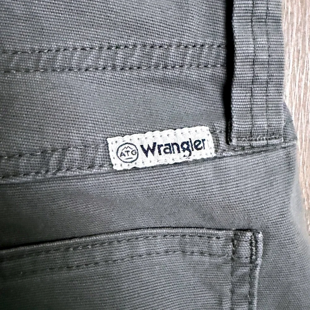 Wrangler ATG All Terrain Gear Gray Utility Pants 10LA825DS Womens 18 Short